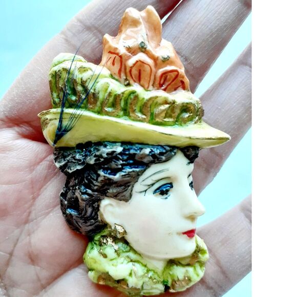 Vintage Art Deco Lady's Head Face in Green Orange Hat Resin Brooch Pin 2.5"L - Picture 4 of 5